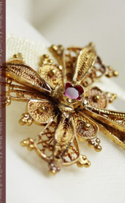 繊細な作りのルビー入り18金無垢クロス・十字架-A0321-7