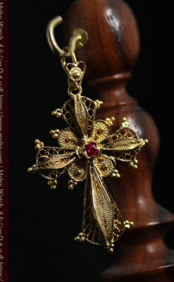 繊細な作りのルビー入り18金無垢クロス・十字架-A0321-9