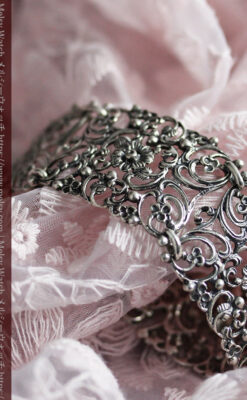 透かし装飾の銀無垢アンティークバングル・ブレスレット 【1900年頃】-A0323-12