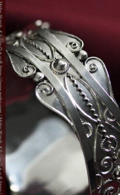 中世の物語に登場するような銀無垢アンティークバングル・ブレスレット-A0324-13