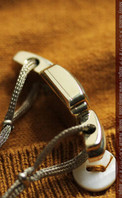 特徴あるブレスのような金無垢 ロンジンの女性用アンティーク腕時計 【1949年製】-W1565-14