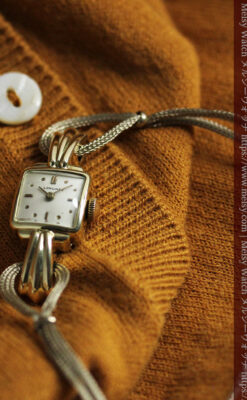 特徴あるブレスのような金無垢 ロンジンの女性用アンティーク腕時計 【1949年製】-W1565-9