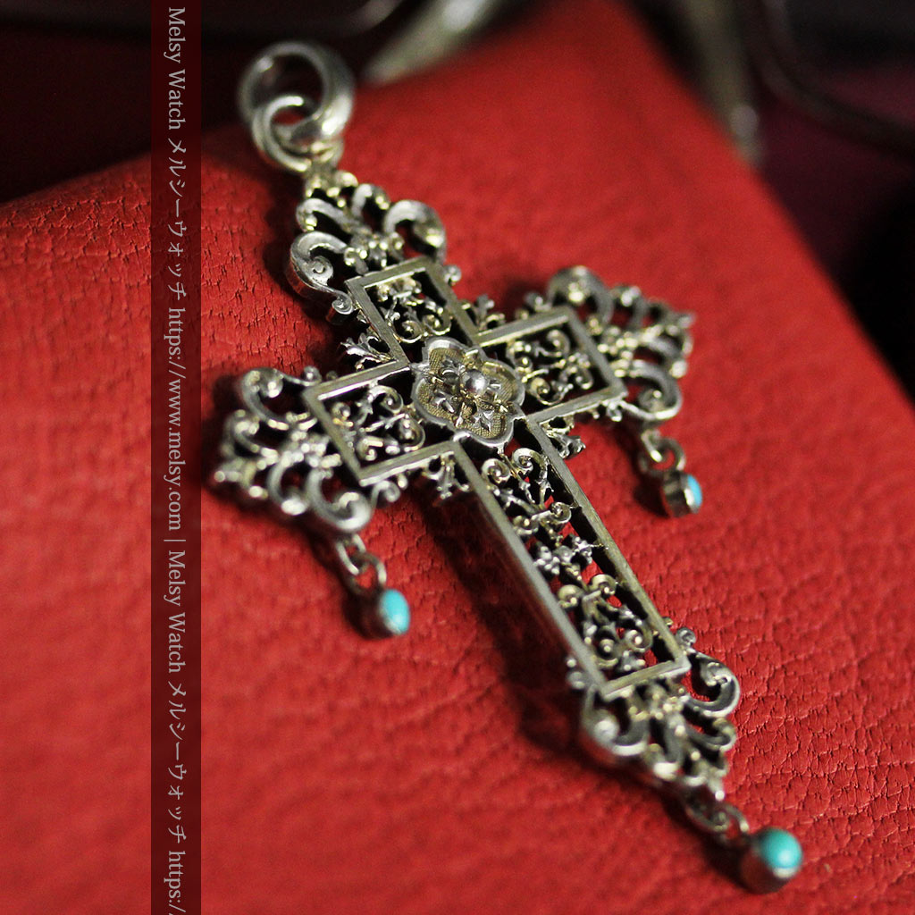 ターコイズとの色合わせが綺麗な銀無垢アンティーククロス・十字架