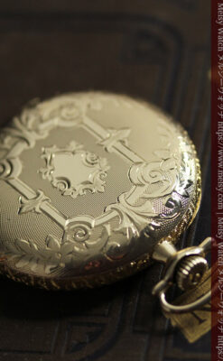 金と緑の華やかな装飾に薔薇の花 エルジンの金無垢アンティーク懐中時計 【1915年頃】-P2334-10