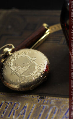 金と緑の華やかな装飾に薔薇の花 エルジンの金無垢アンティーク懐中時計 【1915年頃】-P2334-3