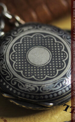 ニエロ・黒金装飾 ロンジンの銀無垢アンティーク懐中時計【1902年製】チェーン付き-P2344-1