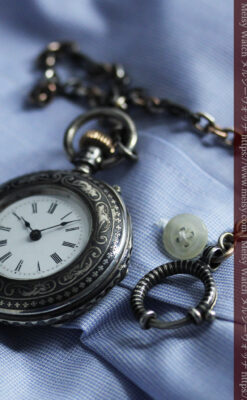 ニエロ・黒金装飾 ロンジンの銀無垢アンティーク懐中時計【1902年製】チェーン付き-P2344-10