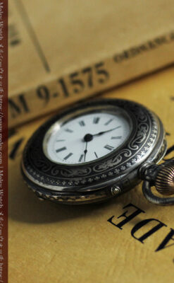 ニエロ・黒金装飾 ロンジンの銀無垢アンティーク懐中時計【1902年製】チェーン付き-P2344-19