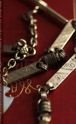 装飾の入ったアンティーク懐中時計チェーン 白い盾型に竪琴の飾り-C0512-5