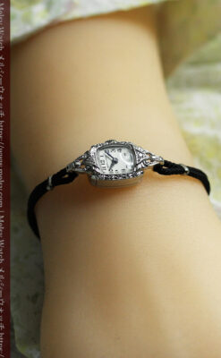 ダイヤとケース装飾の美しいハミルトンのレディース金無垢腕時計 【1945年頃】-W1610-16