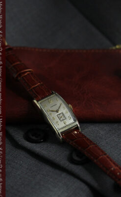 緩やかな曲線が上品な細長いケースのロンジンのアンティーク腕時計【1946年頃】-W1616-1