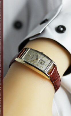 緩やかな曲線が上品な細長いケースのロンジンのアンティーク腕時計【1946年頃】-W1616-22