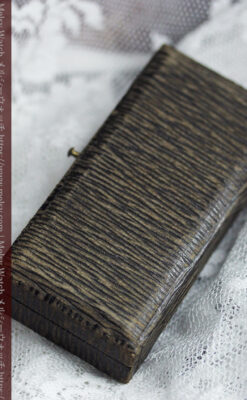 サファイアと大粒のダイヤが輝くグリュエンの金無垢アンティーク腕時計 【1925年頃】-W1620-26