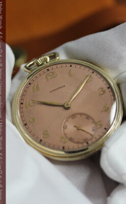 際立つ彫りとサーモンピンクの文字盤 ロンジンのアンティーク懐中時計【1940年頃】-P2369-10