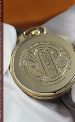 際立つ彫りとサーモンピンクの文字盤 ロンジンのアンティーク懐中時計【1940年頃】-P2369-12