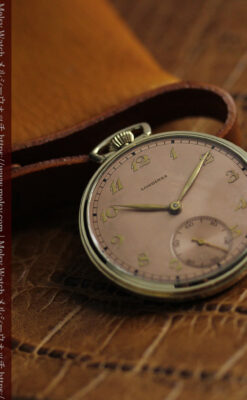 際立つ彫りとサーモンピンクの文字盤 ロンジンのアンティーク懐中時計【1940年頃】-P2369-3