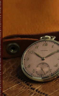 際立つ彫りとサーモンピンクの文字盤 ロンジンのアンティーク懐中時計【1940年頃】-P2369-6