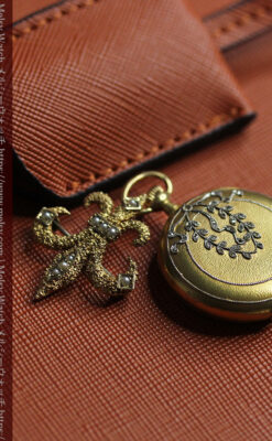 ミル打ちとダイヤの美しい装飾 ロンジンの18金無垢アンティーク懐中時計 【1909年製】真珠ピン付き-P2370-14