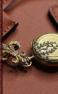 ミル打ちとダイヤの美しい装飾 ロンジンの18金無垢アンティーク懐中時計 【1909年製】真珠ピン付き-P2370-15