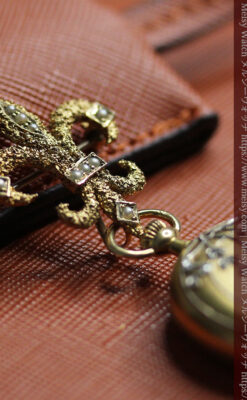 ミル打ちとダイヤの美しい装飾 ロンジンの18金無垢アンティーク懐中時計 【1909年製】真珠ピン付き-P2370-6