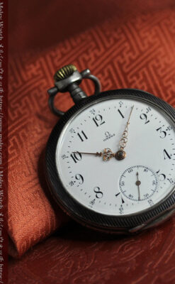 細かな黒と銀のニエロ装飾 オメガの銀無垢アンティーク懐中時計 【1911年頃】-P2378-12