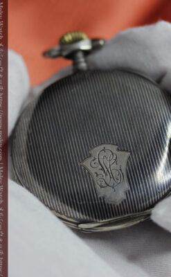 細かな黒と銀のニエロ装飾 オメガの銀無垢アンティーク懐中時計 【1911年頃】-P2378-17