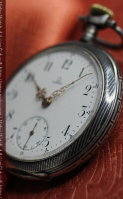 細かな黒と銀のニエロ装飾 オメガの銀無垢アンティーク懐中時計 【1911年頃】-P2378-6