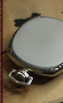 ギョーシェ彫り&四角形 ウォルサムのアンティーク懐中時計 【1920年頃】-P2382-10