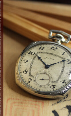 ギョーシェ彫り＆四角形 ウォルサムのアンティーク懐中時計 【1920年頃】-P2382-2