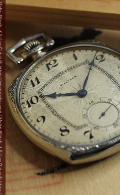 ギョーシェ彫り&四角形 ウォルサムのアンティーク懐中時計 【1920年頃】-P2382-8