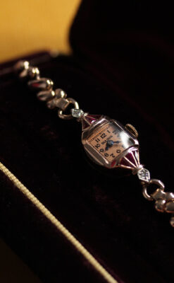 ルビー&ダイヤ 華のあるブローバの女性用アンティーク金無垢腕時計 【1941年製】箱付き-W1643-15