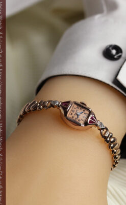 ルビー&ダイヤ 華のあるブローバの女性用アンティーク金無垢腕時計 【1941年製】箱付き-W1643-19