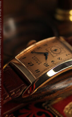 ローズ色の美しいカーベックス 曲線を描くグリュエンのアンティーク腕時計 【1940年頃】-W1644-6