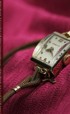 小さな十字架を添えたティファニーの金無垢アンティーク腕時計 【1950年頃】-W1657-11