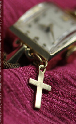 小さな十字架を添えたティファニーの金無垢アンティーク腕時計 【1950年頃】-W1657-13