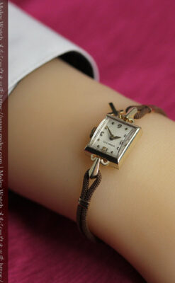 小さな十字架を添えたティファニーの金無垢アンティーク腕時計 【1950年頃】-W1657-18