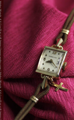 小さな十字架を添えたティファニーの金無垢アンティーク腕時計 【1950年頃】-W1657-2