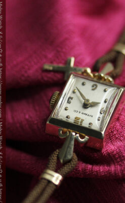 小さな十字架を添えたティファニーの金無垢アンティーク腕時計 【1950年頃】-W1657-4