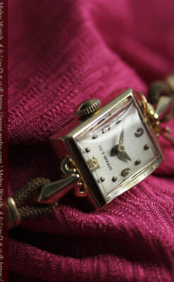 小さな十字架を添えたティファニーの金無垢アンティーク腕時計 【1950年頃】-W1657-5