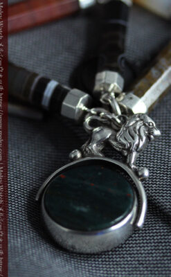 色と模様の美しい瑪瑙と獅子の飾り 銀無垢アンティーク懐中時計チェーン-C0529-17