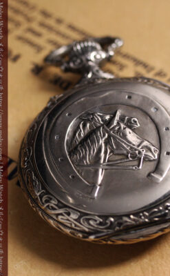 蹄鉄型の銀スタンド、馬と蹄鉄ロンジンの懐中時計のセット 【1900年頃】-P2399-3