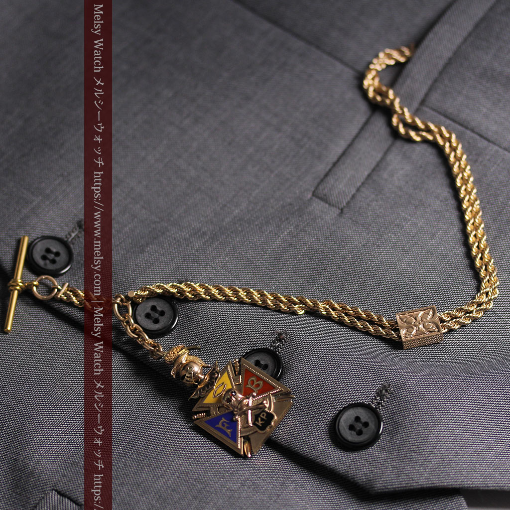 騎士に剣と鷹、髑髏に聖書の飾りが映える アンティーク懐中時計チェーン-C0534-10