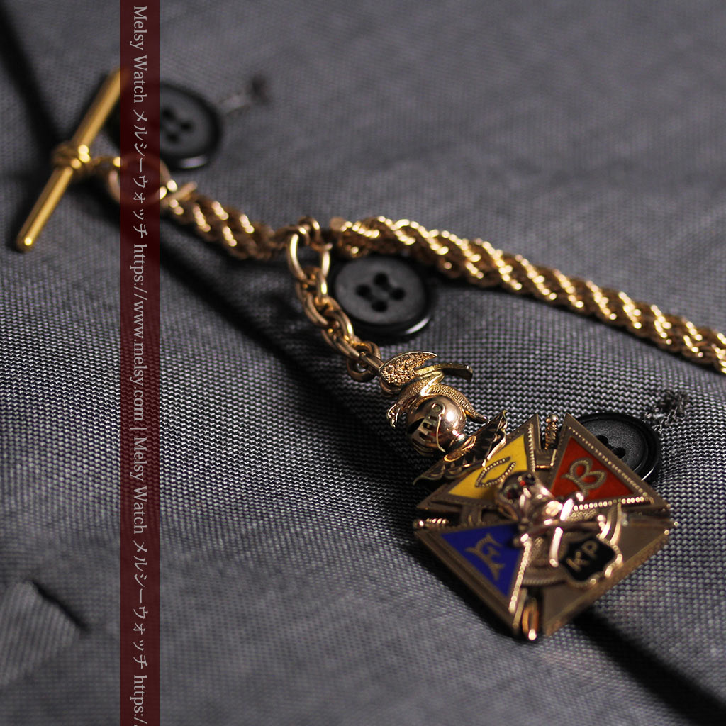 騎士に剣と鷹、髑髏に聖書の飾りが映える アンティーク懐中時計チェーン-C0534-11