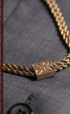 騎士に剣と鷹、髑髏に聖書の飾りが映える アンティーク懐中時計チェーン-C0534-12