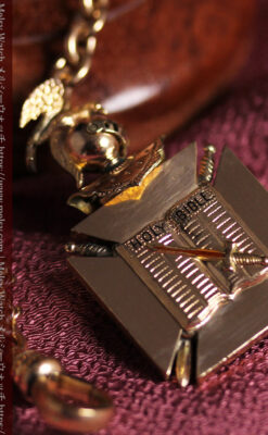 騎士に剣と鷹、髑髏に聖書の飾りが映える アンティーク懐中時計チェーン-C0534-6