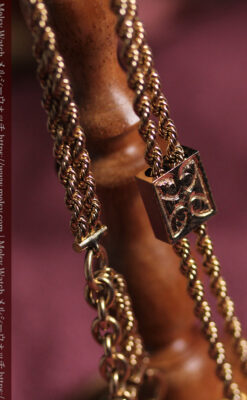 騎士に剣と鷹、髑髏に聖書の飾りが映える アンティーク懐中時計チェーン-C0534-7