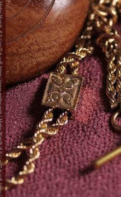 騎士に剣と鷹、髑髏に聖書の飾りが映える アンティーク懐中時計チェーン-C0534-8