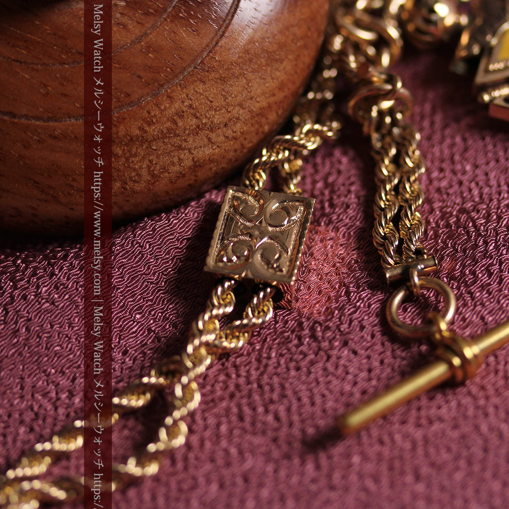 騎士に剣と鷹、髑髏に聖書の飾りが映える アンティーク懐中時計チェーン-C0534-8