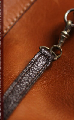 ティファニー 銀無垢アンティーク懐中時計 【1908年頃】銀留めと革紐付き-P2405-17