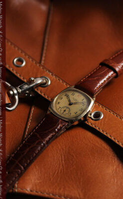 英国仕立てウォルサムの金無垢アンティーク腕時計 クッション型-W1668-21